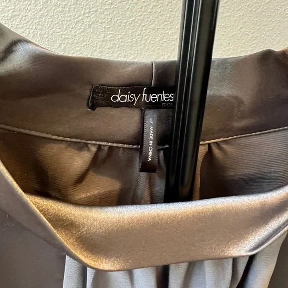 Daisy Fuentes Pewter Long Sleeve shirt with Peplum detail Size L LIKE NEW - Picture 3 of 7